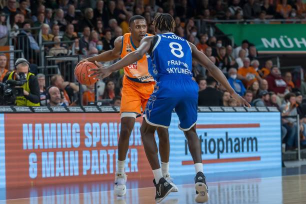 积极跑动的 积极跑动的